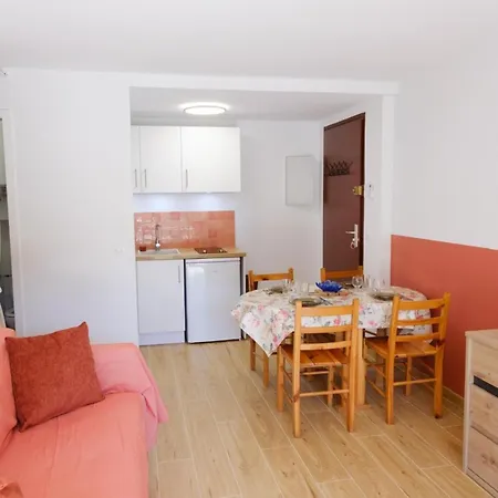 With Garden And Parking In Appartement *