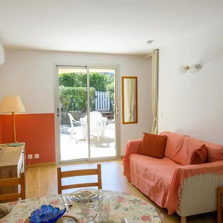 With Garden And Parking In Lejlighed *