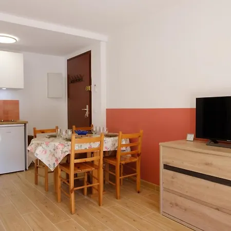 With Garden And Parking In Apartman *